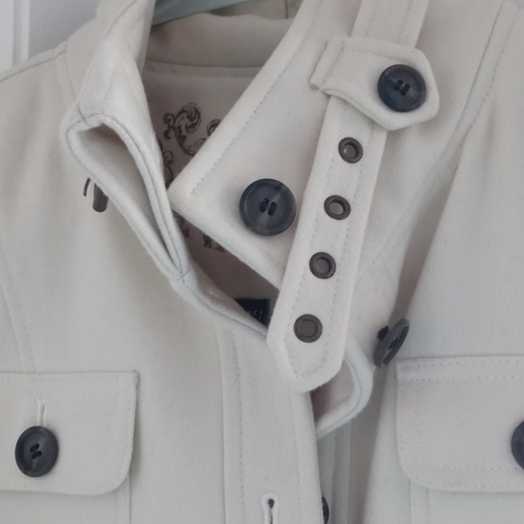 Beautiful Coat. Beautiful Espirt winter creme size med. - Picture 3 of 5